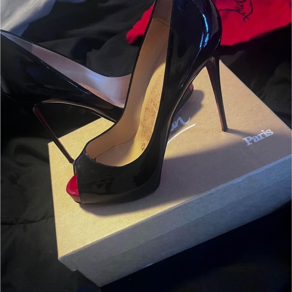 Worn once - Picture 1 of 3